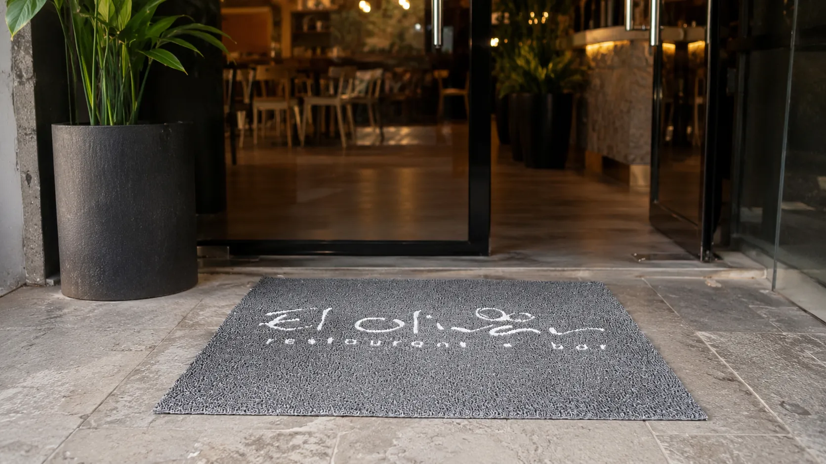 Felpudo con logo personalizado para El Olivar Restobar