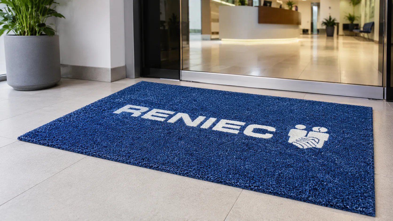 Felpudo con logo personalizado para RENIEC
